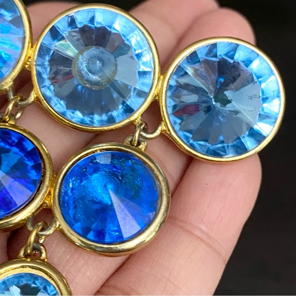 Vintage Unsigned Blue Rivoli Crystal Inverted Triangle Dangling Brooch - Picture 9 of 9